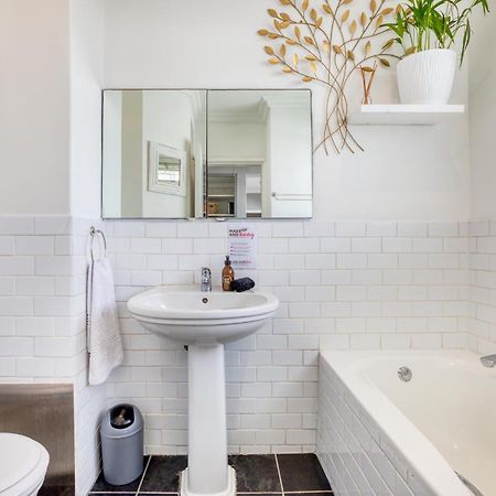 Backup-Powered Bantry Bay View 2 Bed Apartment 开普敦 外观 照片