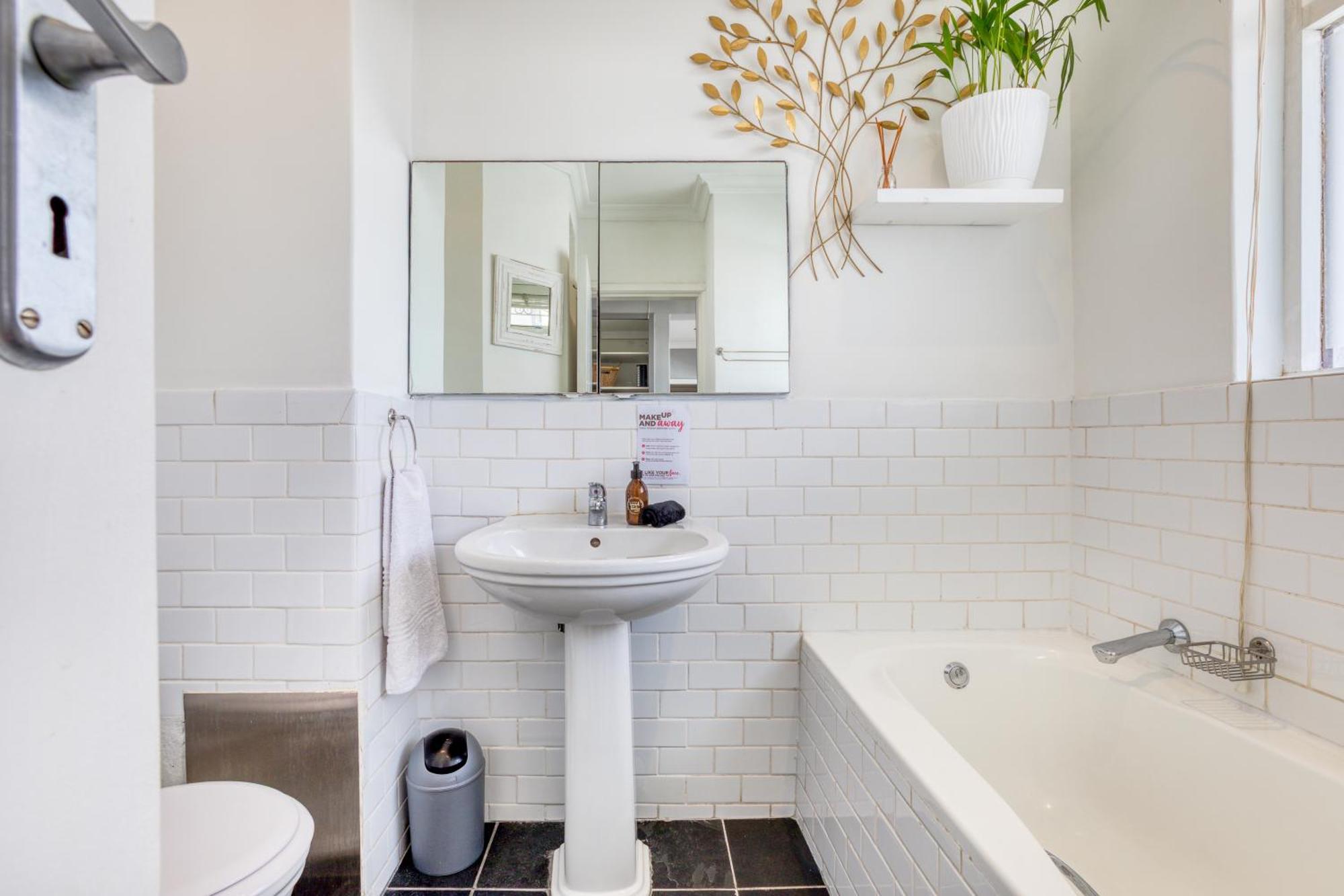 Backup-Powered Bantry Bay View 2 Bed Apartment 开普敦 外观 照片