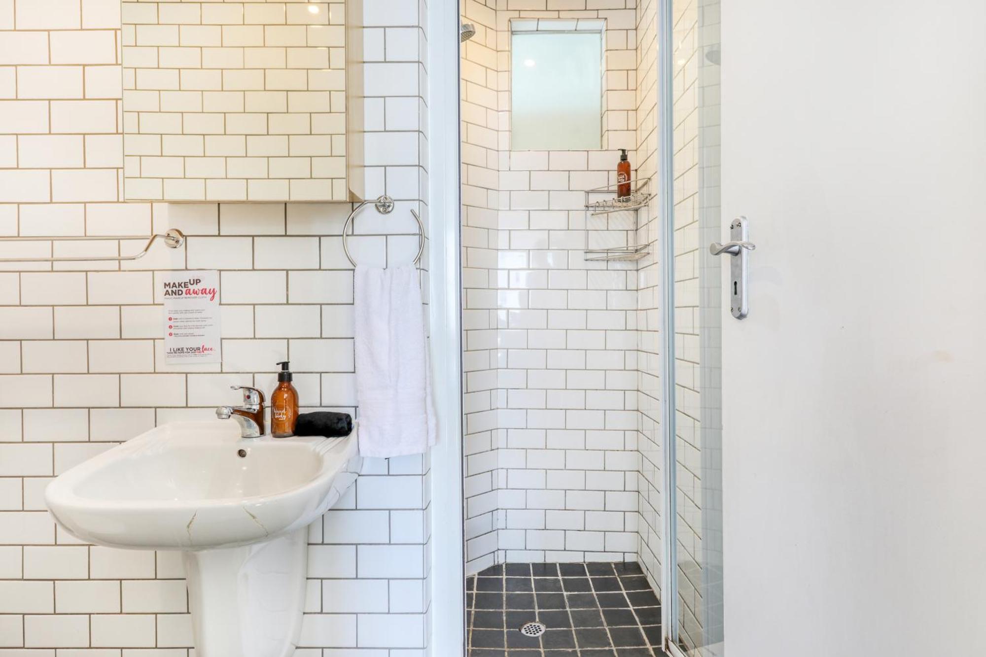 Backup-Powered Bantry Bay View 2 Bed Apartment 开普敦 外观 照片