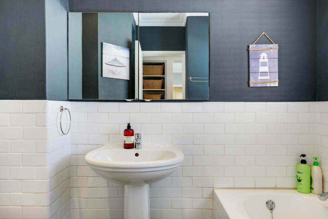 Backup-Powered Bantry Bay View 2 Bed Apartment 开普敦 外观 照片